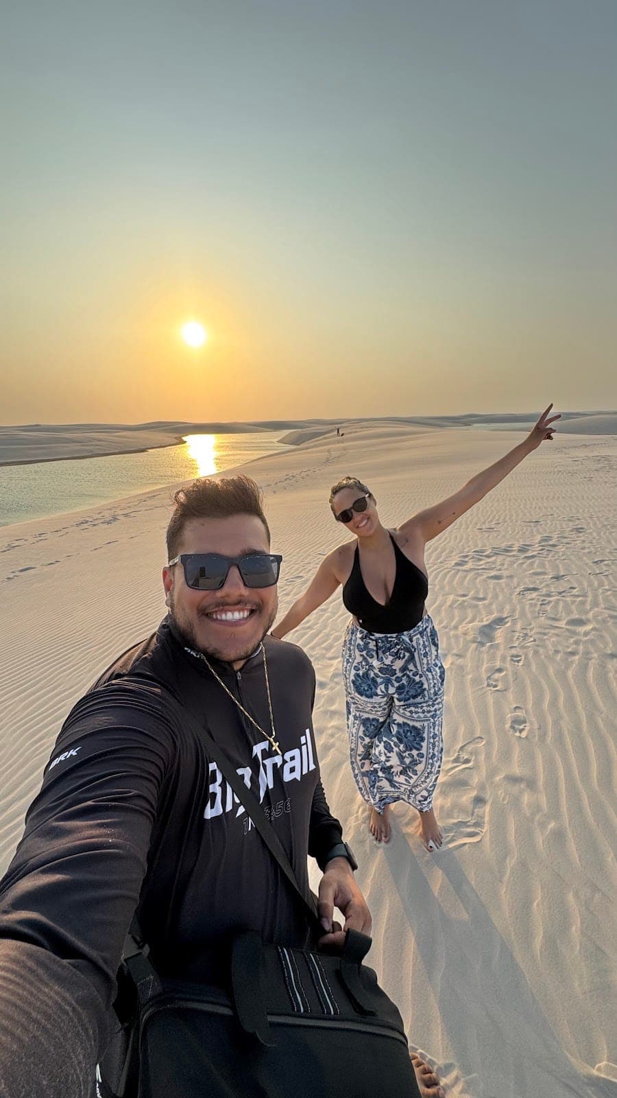 Selfie nas dunas no fim de tarde